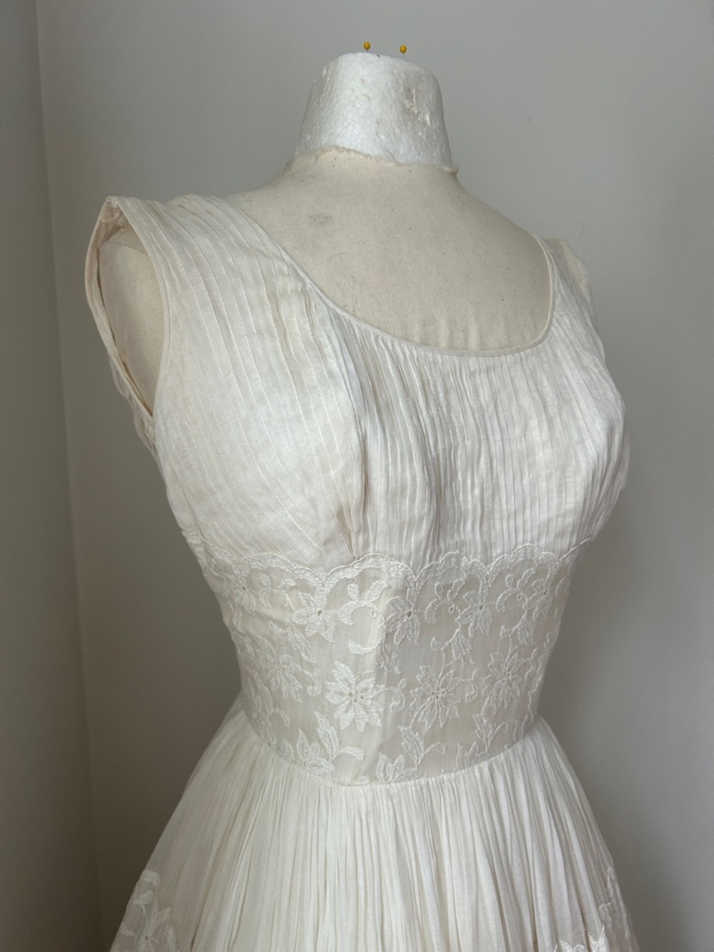 Vintage 1950s Henri Bendel White Lace Dress - Picture 2 of 11